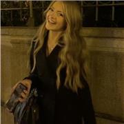 Sono madrelingua inglese, ho i genitori inglesi. Vivo a Torino. Mi offro per aiutare con i compiti di bambini delle elementari